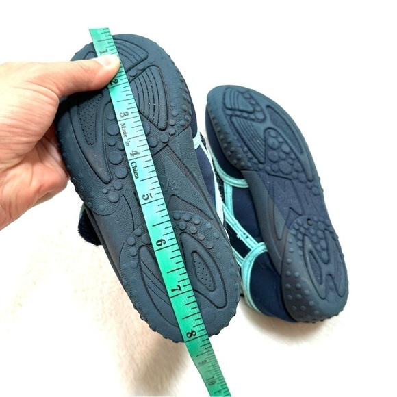 ⭐️ 5 for $25 PLACE Navy & Light Blue Kids’ Water Shoes Velcro Size 11-12 - Picture 7 of 7